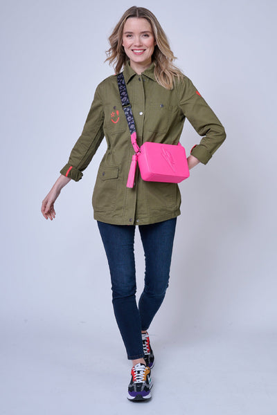 Scamp and Dude Khaki Utility Jacket | Model with blonde hair wearing a green utility jacket with bright pink handbag over the shoulder and dark wash skinny jeans