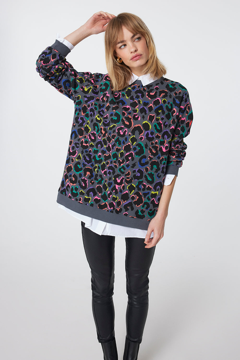 YOURS - Sweat à capuche clouté noir à imprimé léopard YOURS - Sweat à capuche clouté noir à imprimé léopard
